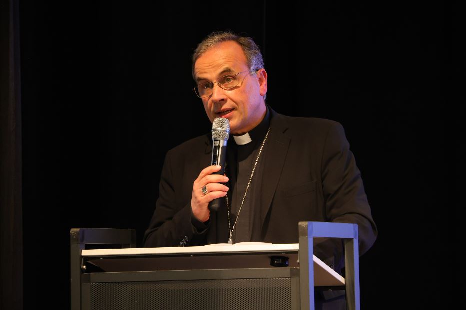 Il vescovo di Verona Domenico Pompili durante il suo intervento al convegno nazionale di Pastorale della salute