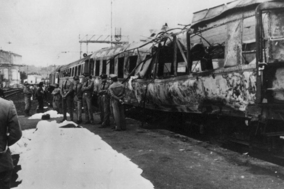 L'Italicus sventrato nella stazione di San Benedetto Val di sambro