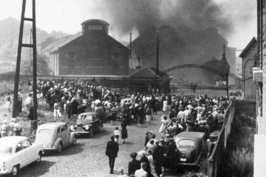 L'8 agosto 1956, il Bois du Cazier di Marcinelle fu teatro del più grande disastro minerario del Belgio causato da un incendio, con 262 vittime (tra cui 136 italiani, 95 belgi, 8 polacchi, 6 greci, 5 tedeschi, 3 ungheresi, 3 algerini, 2 francesi, 1 inglese, 1 olandese, 1 russo e 1 ucraino) su 274 presenti.