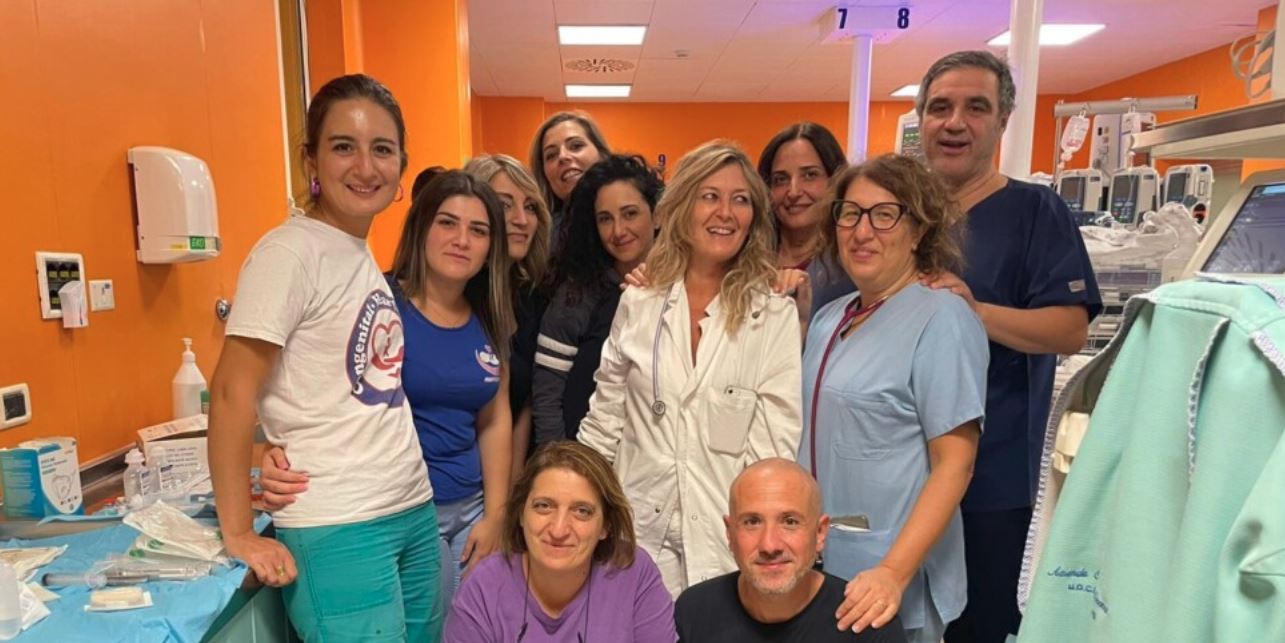 Foto di gruppo dell'equipe medica