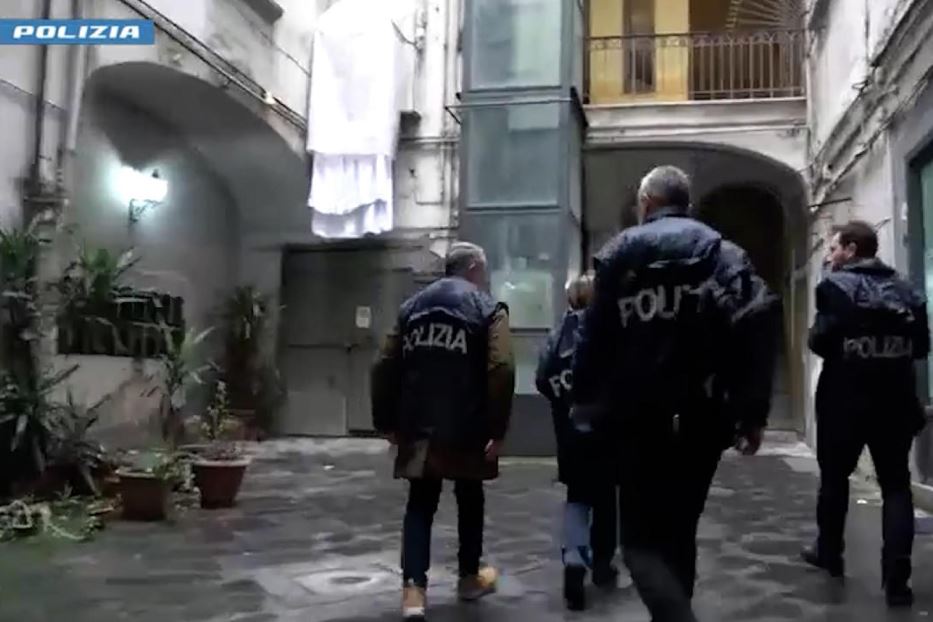 Il blitz effettuato dalla Digos di Napoli nelle abitazioni dei militanti di Casa Pound