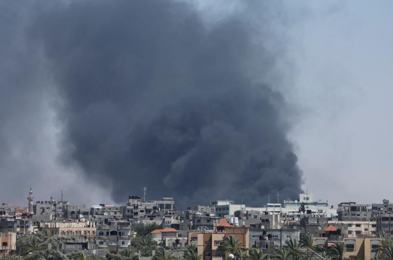 Poco dopo la sentenza, un raid aereo israeliano ha colpito ieri la città di Rafah