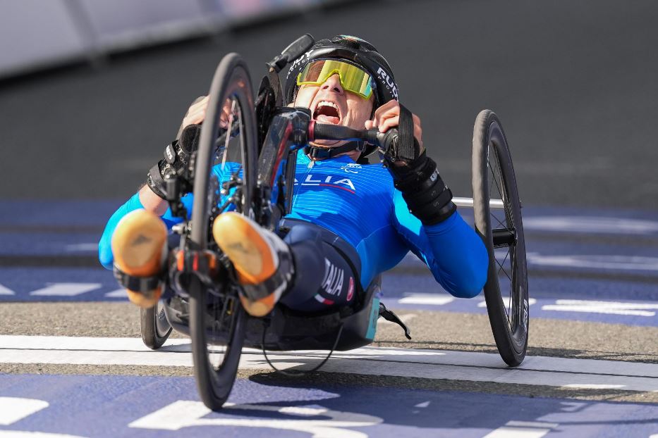 Fabrizio Cornegliani, medaglia d'oro nella cronometro di ciclismo su strada categoria H1