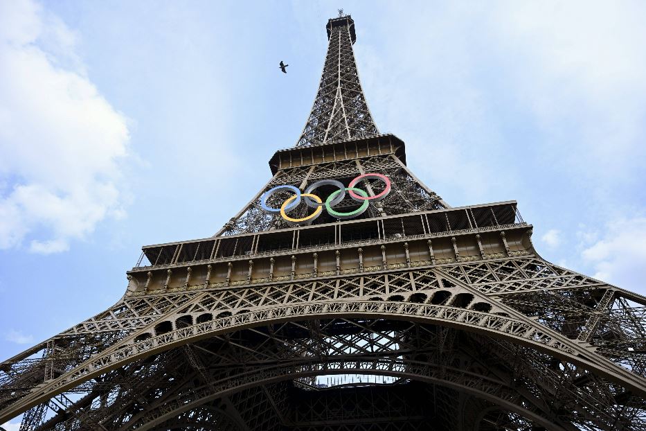 La Tour Eiffel con i cinque cerchi olimpici