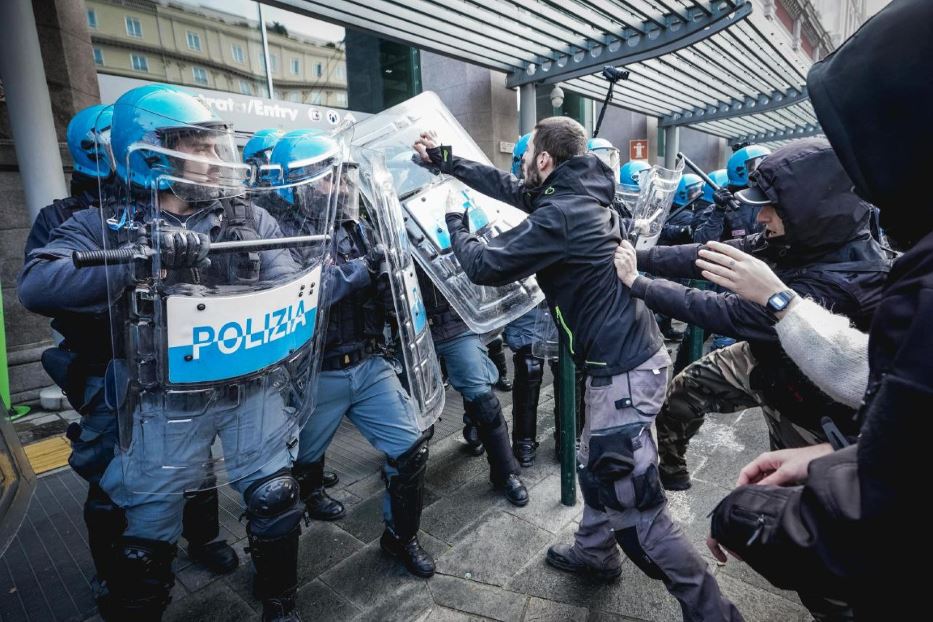 Scontri alla stazione di Porta Susa