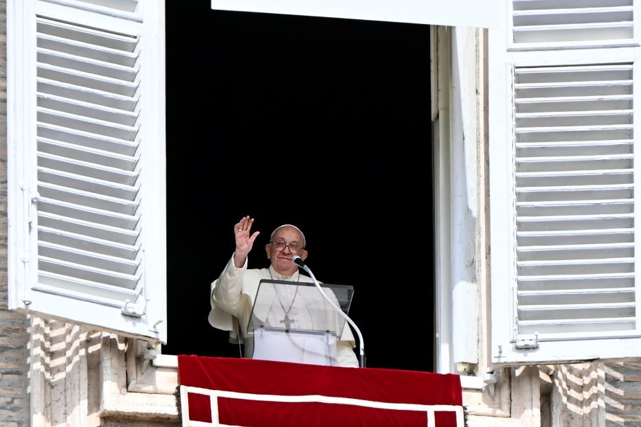 Il Papa all'Angelus in Piazza San Pietro