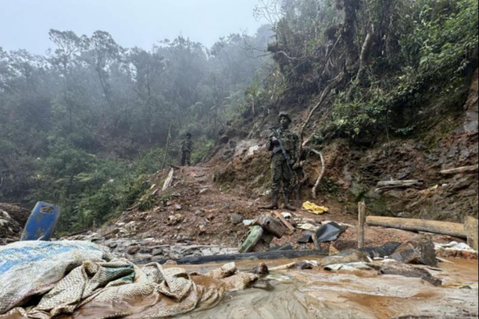 resti di una miniera d’oro illegale nella regione di Cali: migliaiadi ettari, nella zona amazzonica della Colombia, sono stati distrutti negli ultimi anni dai cercatori del prezioso minerale