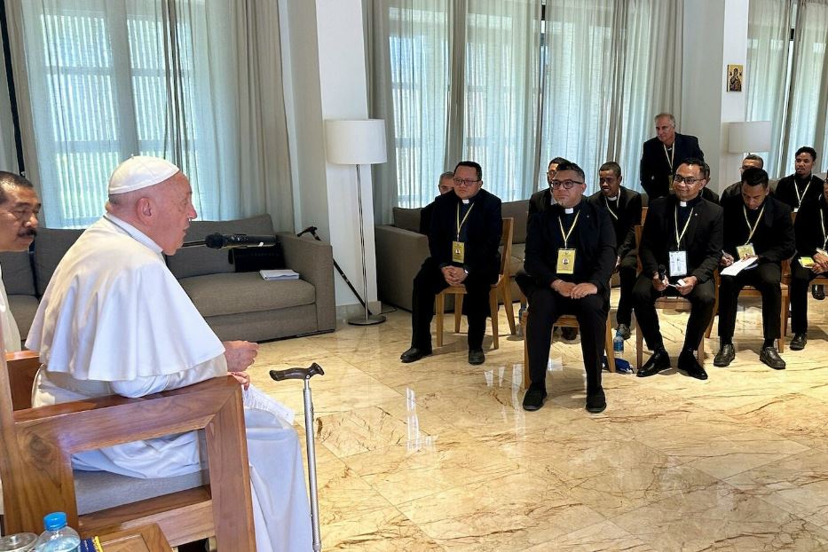 Papa Francesco incontra i gesuiti a Timor Est durante il suo ultimo Viaggio apostolico