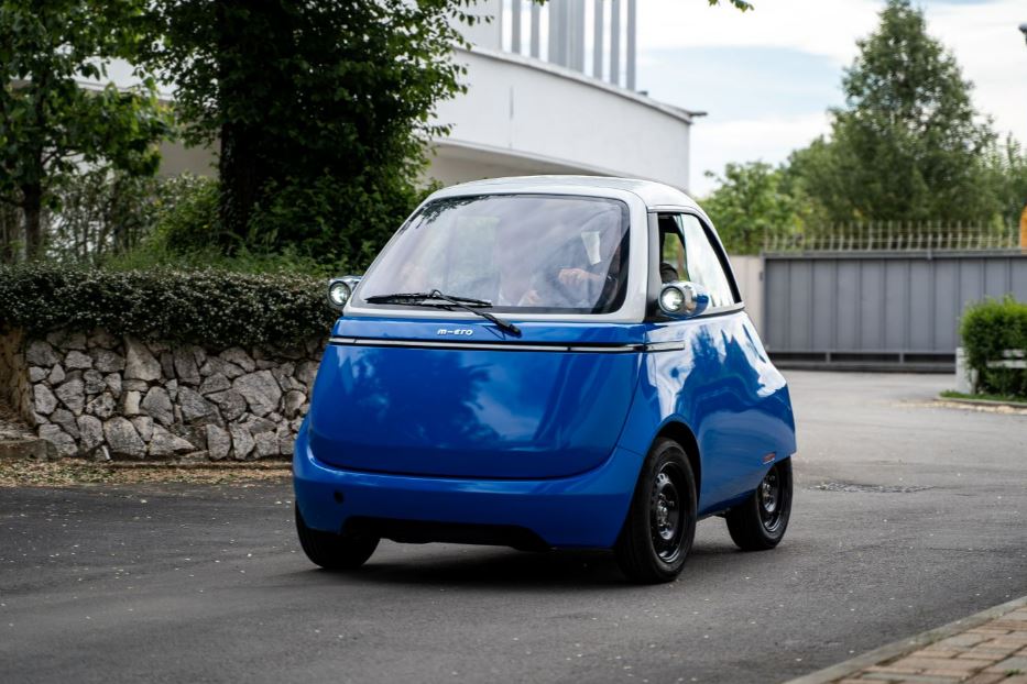 Al volante della Microlino: scopriamo la "bubble car" piemontese