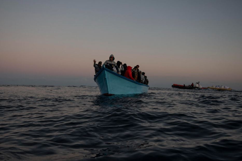 Un barcone è alla deriva al largo della Tunisia