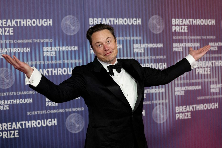 I soci di Tesla dicono sì al maxi stipendio da 56 miliardi di dollari a Musk