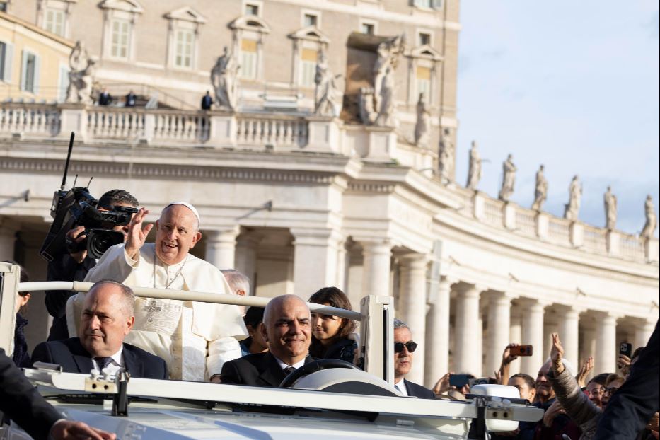 Il Papa in piazza San Pietro per l'Udienza generale di mercoledì 9 ottobre 2024