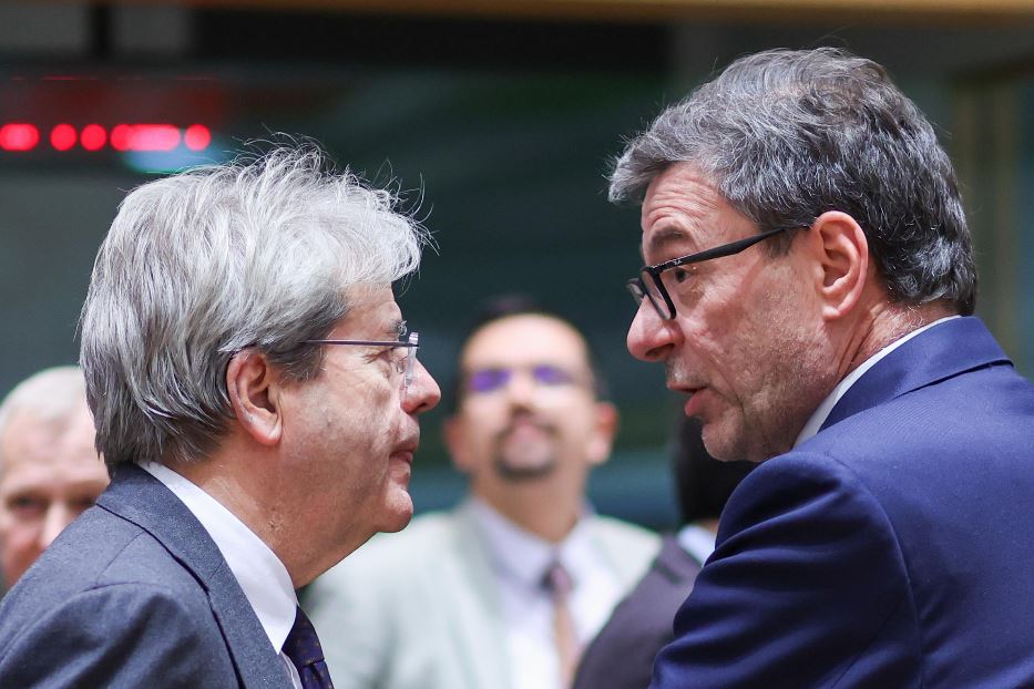 Il ministro dell'Economia Giancarlo Giorgetti con il commissario Ue Paolo Gentiloni