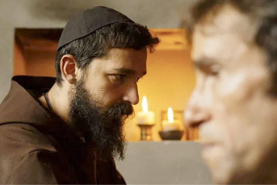 Una scena di "Padre Pio", di Abel Ferrara con Shia Labeouf