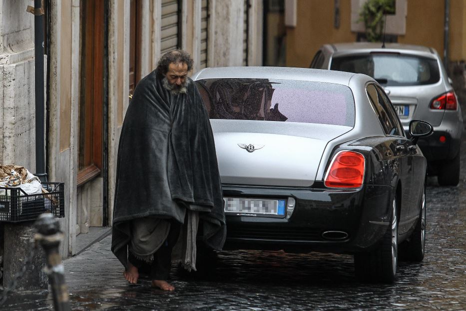 Un senza dimora per le strade di Roma