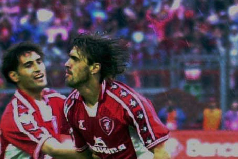 14 maggio 2000: Perugia-Juventus 1-0, Alessandro Calori esulta dopo il gol vittoria abbracciato da Nicola Amoruso