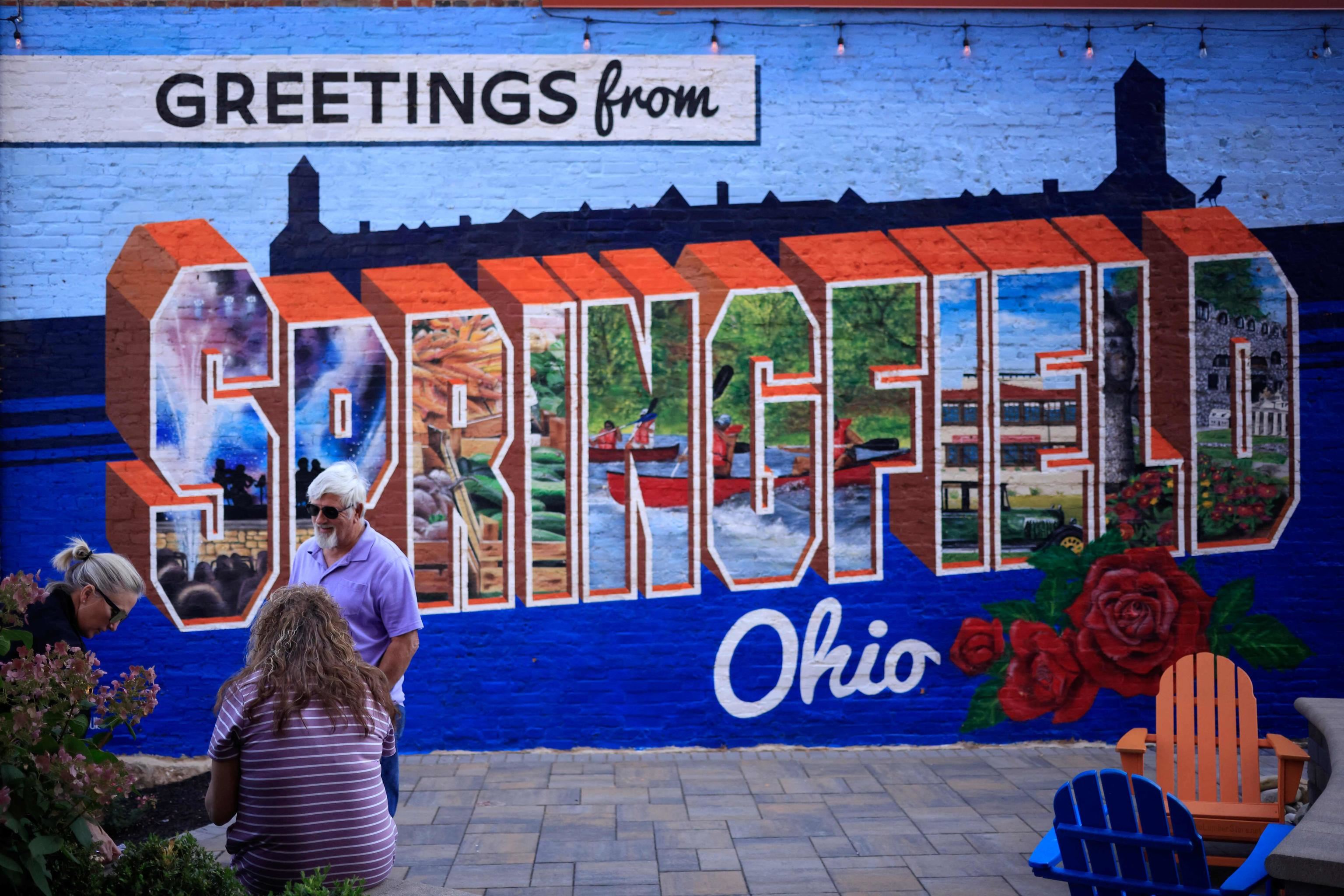 Uno dei murales che a Springfield, in Ohio, accolgono i nuovi arrivati