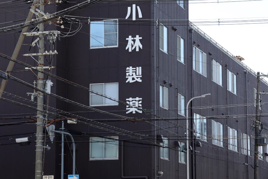 La sede dell'azienda farmaceutica Kobayashi a Osaka