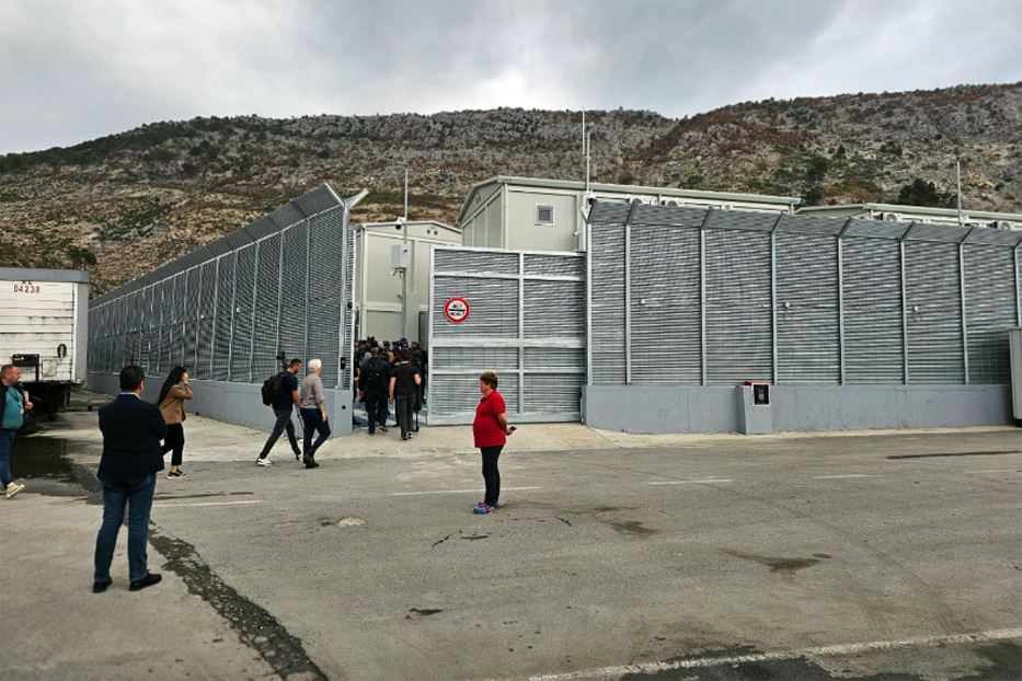 Il centro di prima accoglienza allestito a Shengyin, in Albania