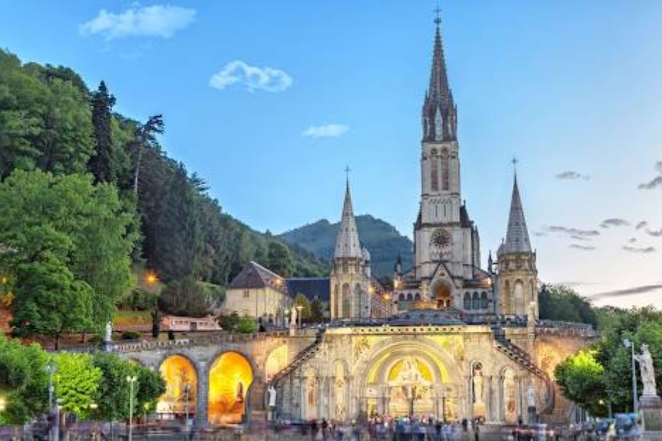 Allagato il santuario di Lourdes, chiusa la grotta