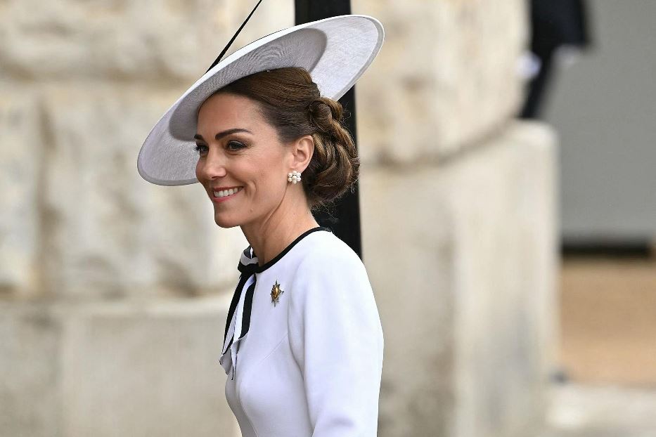 Kate Middleton alla parata. È la sua prima uscita pubblica dopo l'annuncio della malattia