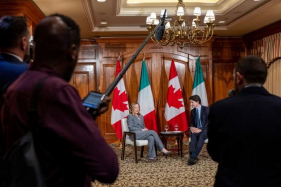 Un momento dell'incontro tra Meloni e Trudeau