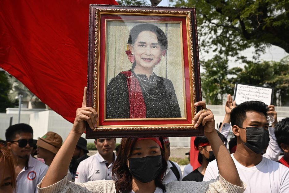 Una manifestazione a favore della leader birmana a Bangkok