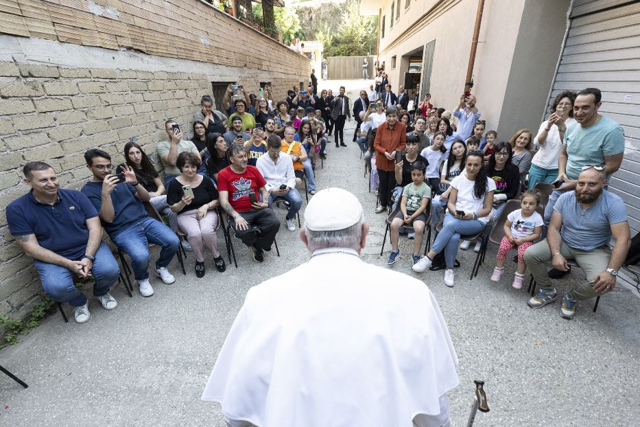 Foto ricordo delle famiglie con il Papa