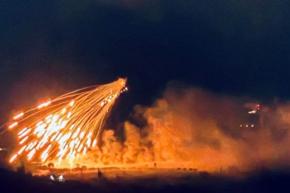 Una delle bombe al fosforo lanciate sul Libano