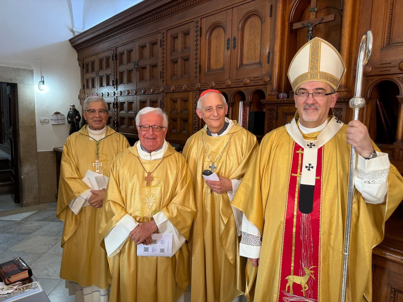 Il patriarca Pierbattista Pizzaballa con il cardinale Matteo Zuppi e il presidente di Pax Christi, monsignor Giovanni Ricchiuti a Gerusalemme