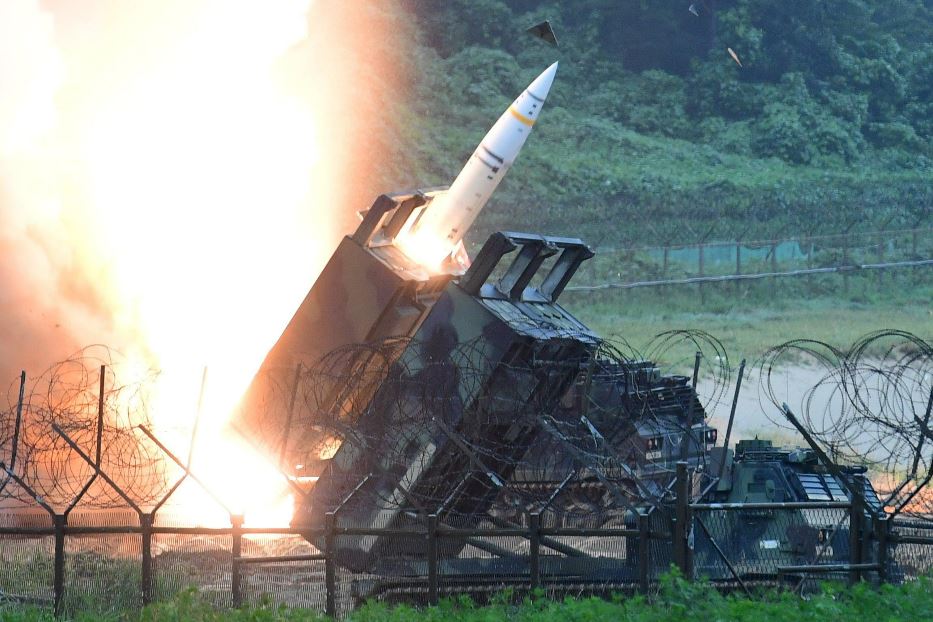 I missili di fabbricazione statunitense Atacms sono già stati utilizzati in alcune occasioni a grande distanza dall’Ucraina: il limite posto dalla Casa Bianca resta l’utilizzo di razzi in Russia solo la difesa di Kiev e della seconda città del Paese, Kharkiv
