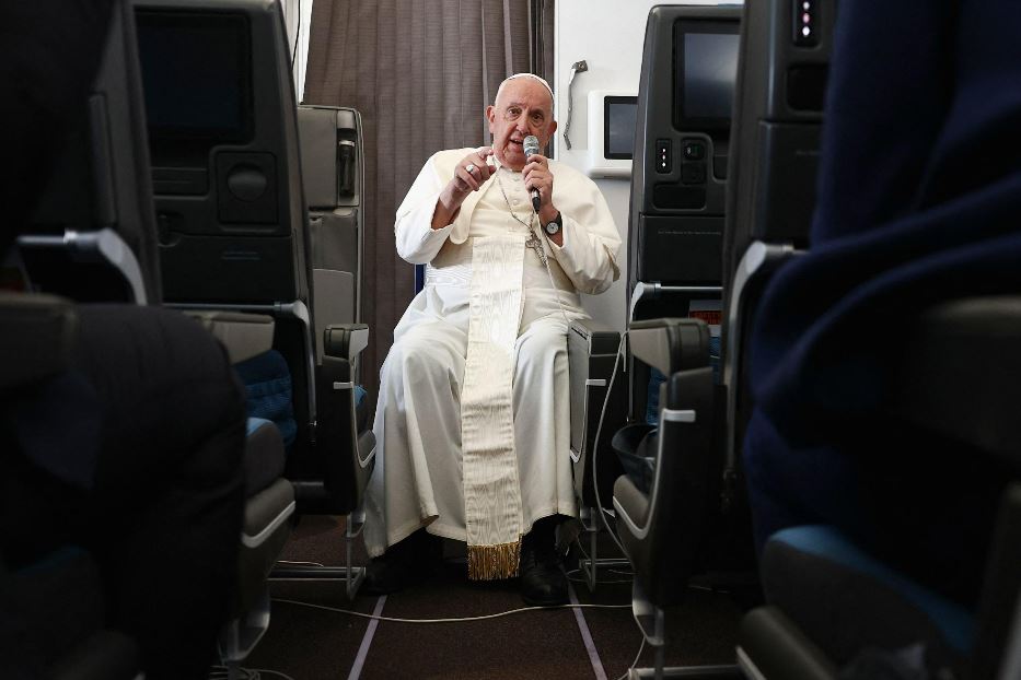 Il Papa durante la conferenza stampa sull'aereo di ritorno dal suo viaggio apostolico in Estremo Oriente