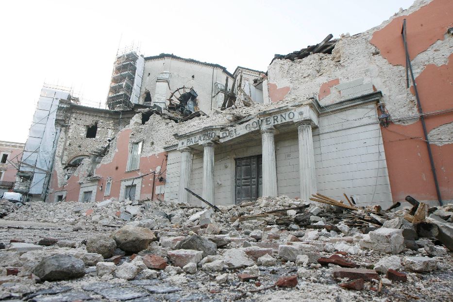 Per i giudici se i 7 studenti sono morti nel terremoto è stata «colpa loro»