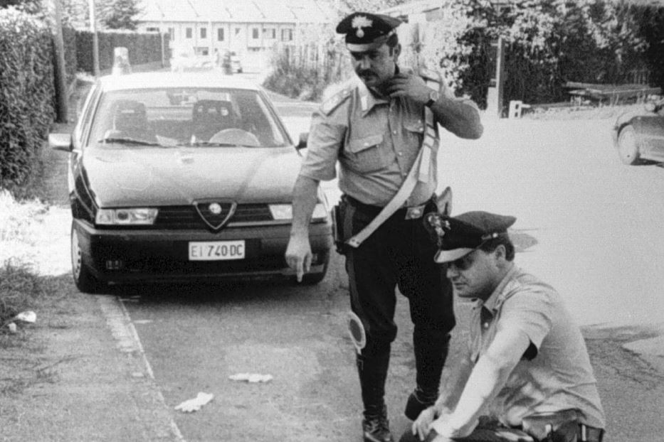 Carabinieri sul luogo di un delitto a Milano