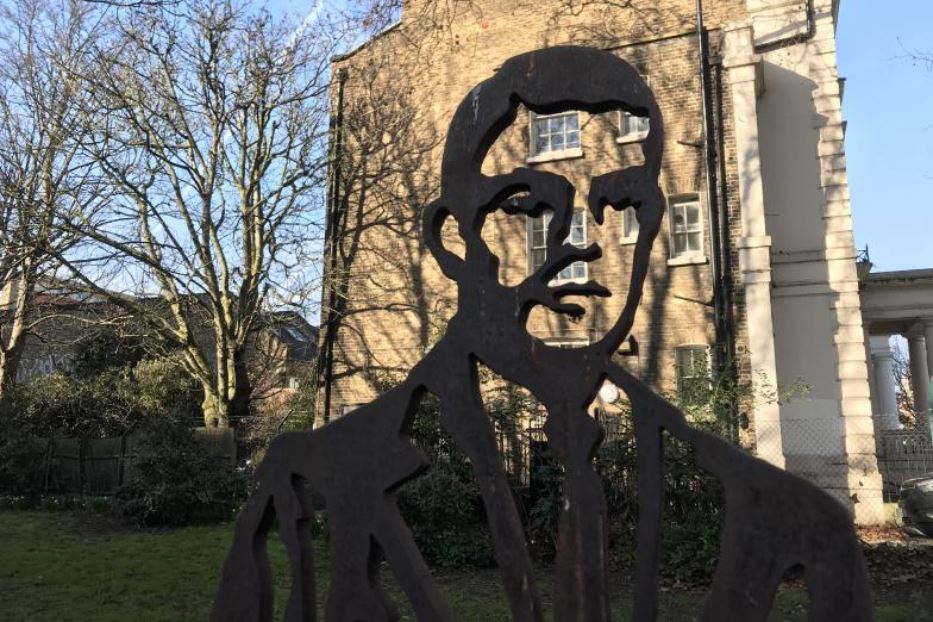 Il monumento ad Alan Turing a Paddington, Londra