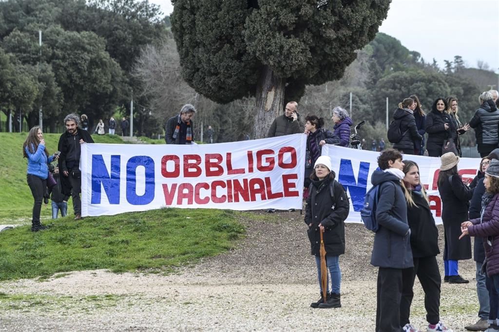 Una protesta dei "no vax"