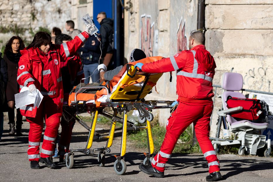 Pazienti evacuati il 9 dicembre dall'ospedale di Tivoli andato a fuoco la notte precedente