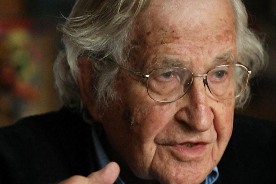 Noam Chomsky in una foto di qualche anno fa