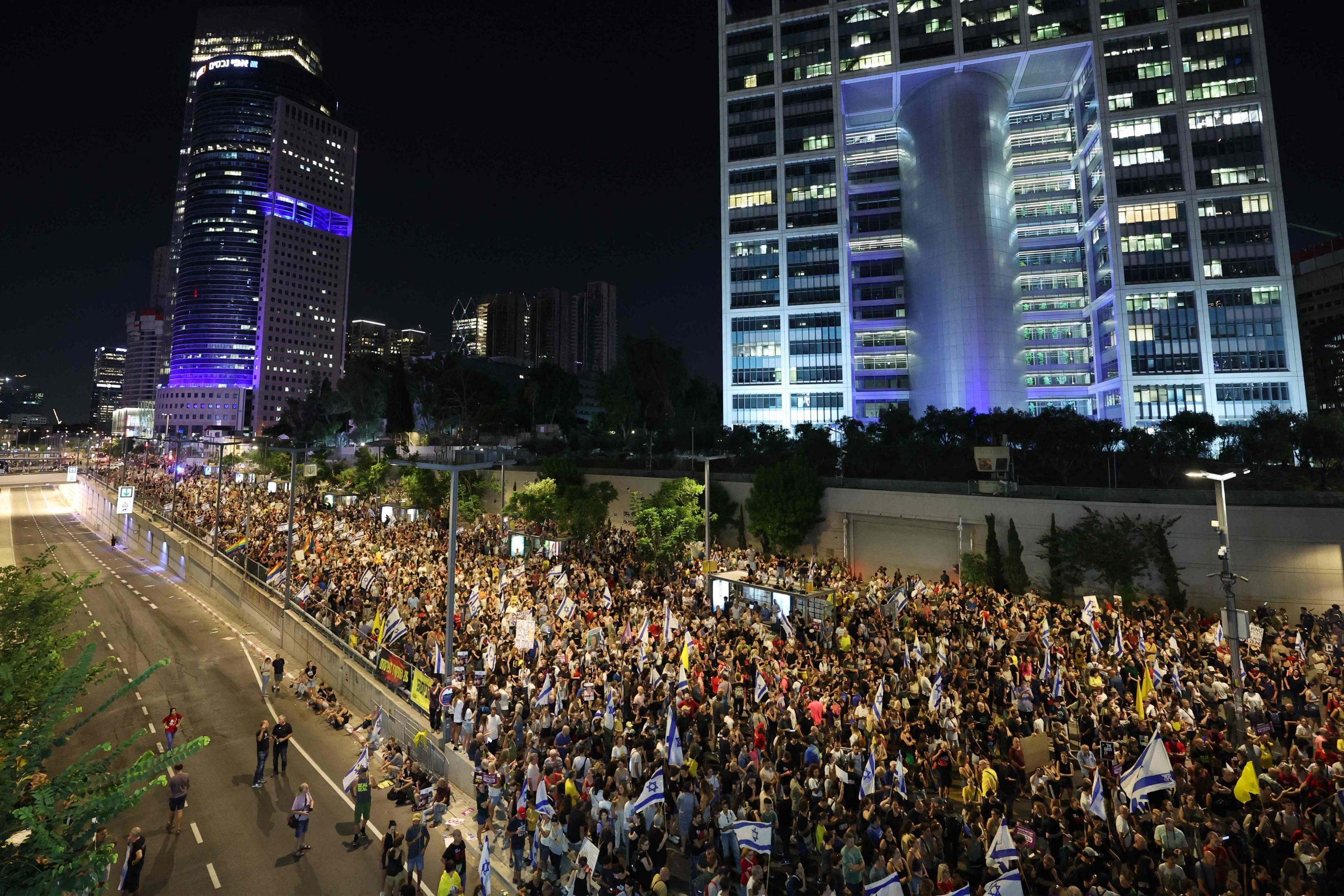 Continuano le manifestazioni di massa a Tel Aviv contro il governo Netanyahu