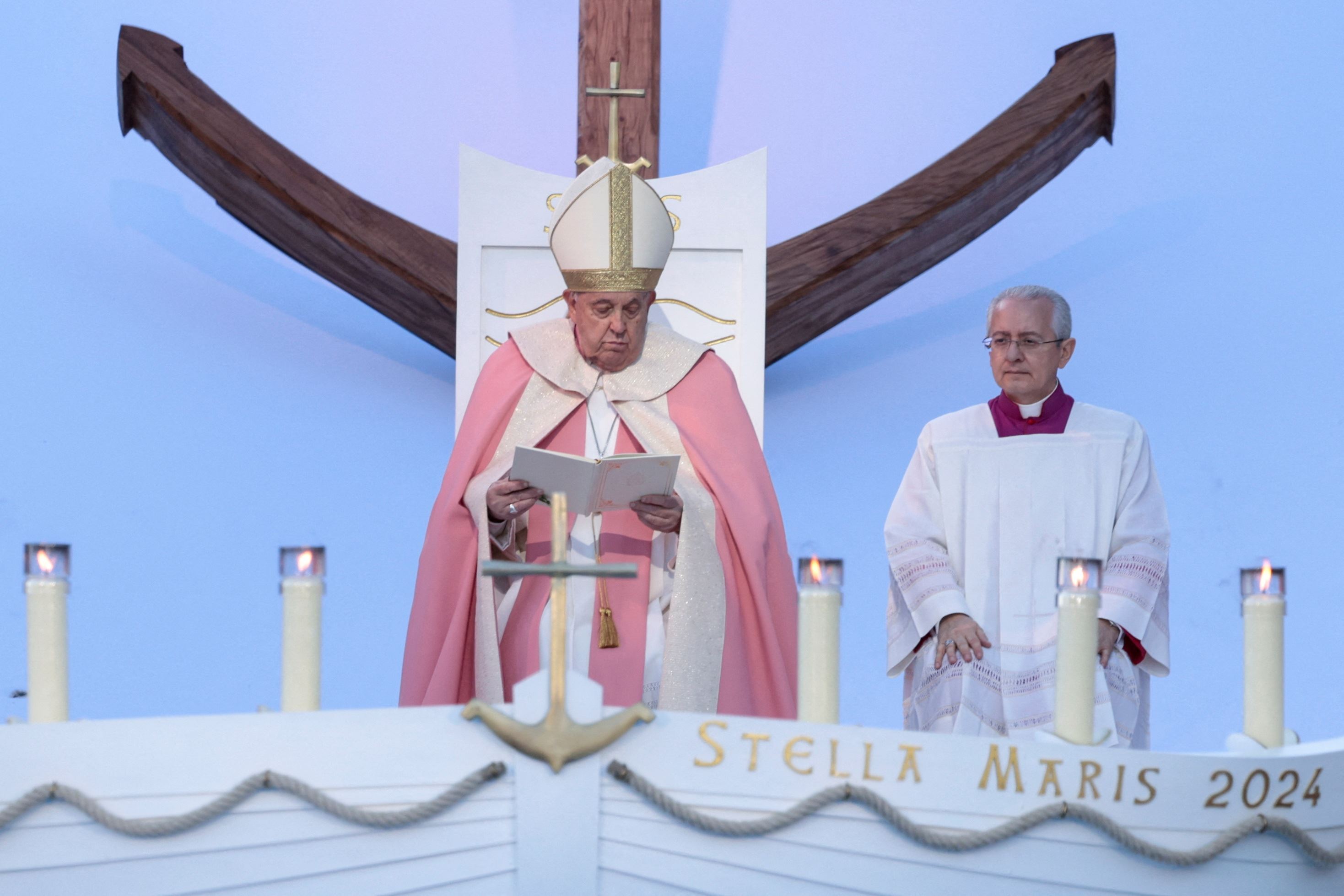 Il Papa durante la celebrazione della Messa a Place d'Austerlitz