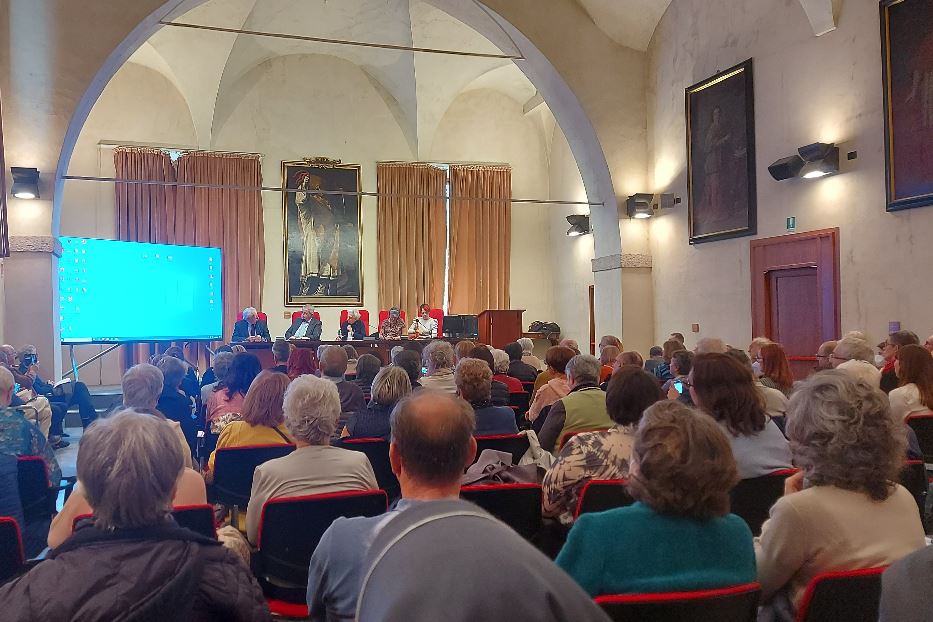 Il convegno sulla bioetica nel salone della Curia di Milano