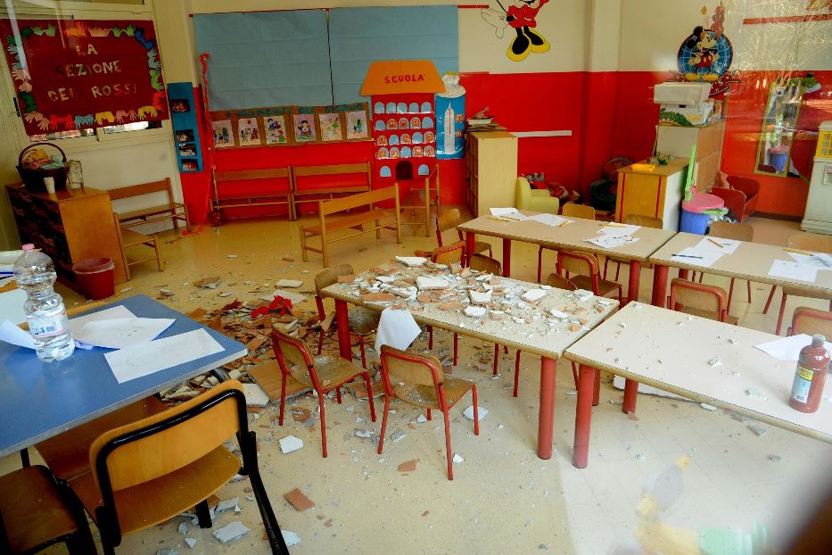 Soffitto crollato in una scuola materna