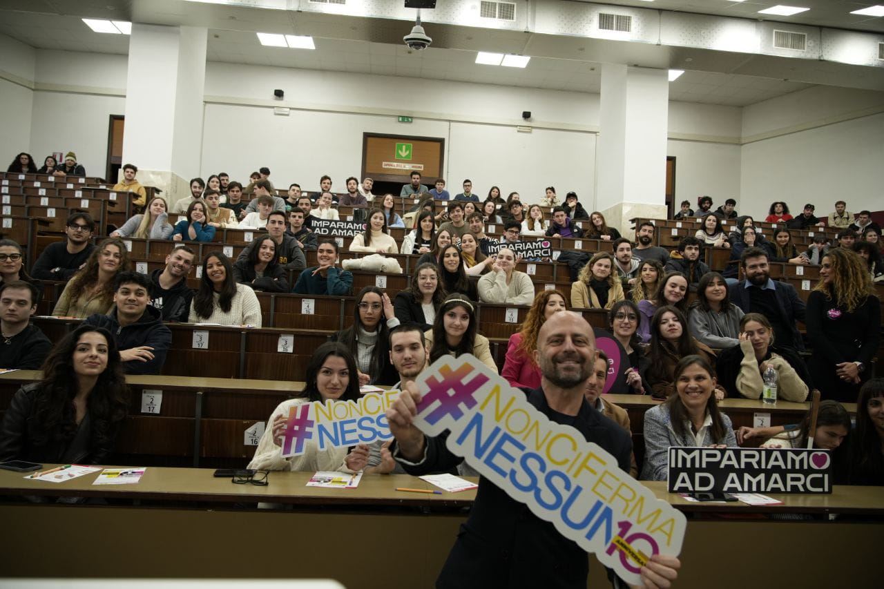 La prima tappa di "Non ci ferma nessuno" all'aula 3 di Economia alla Sapienza, con Luca Abete.