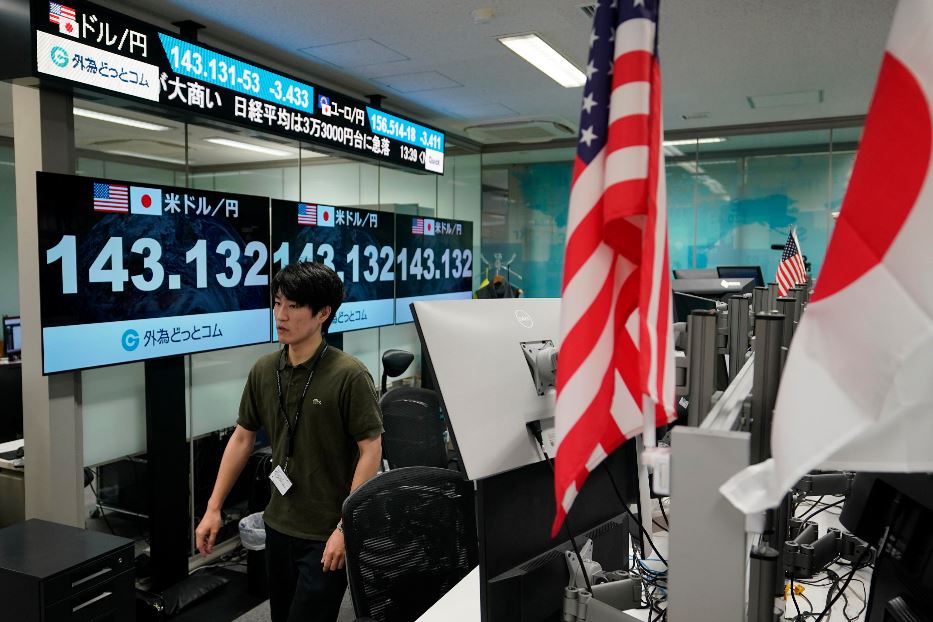 Pesante calo della Borsa di Tokyo sui timori d una recessione Usa