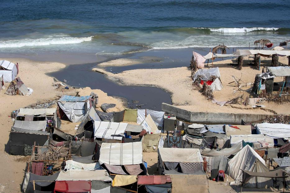 L'accampamento bombardato a Gaza