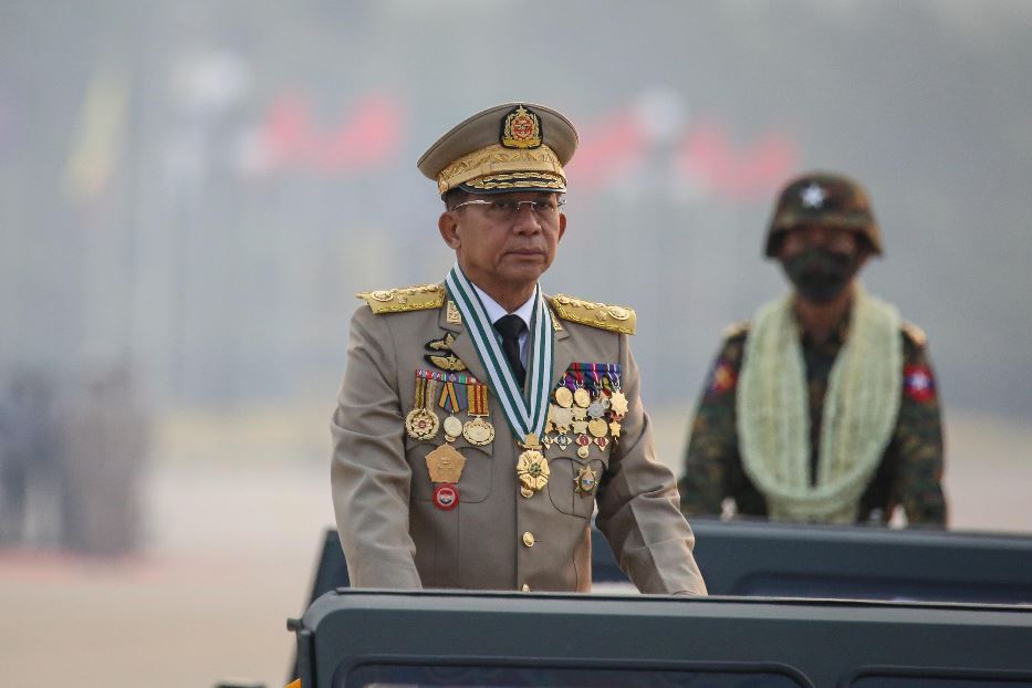 Il capo della giunta golpista, il generale Min Aung Hlaing.