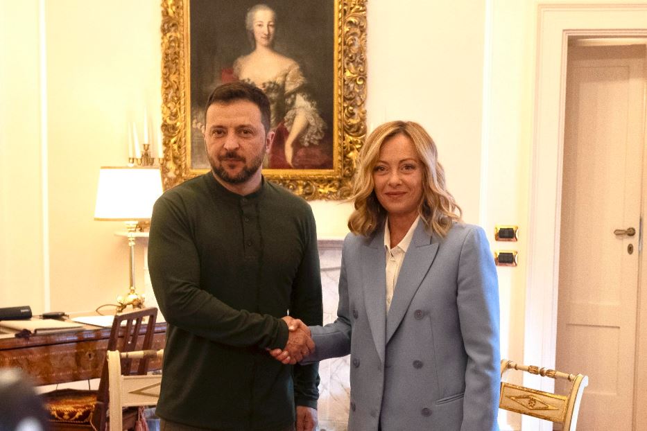 Giorgia Meloni con Volodimir Zelensky a Cernobbio nel settembre 2024