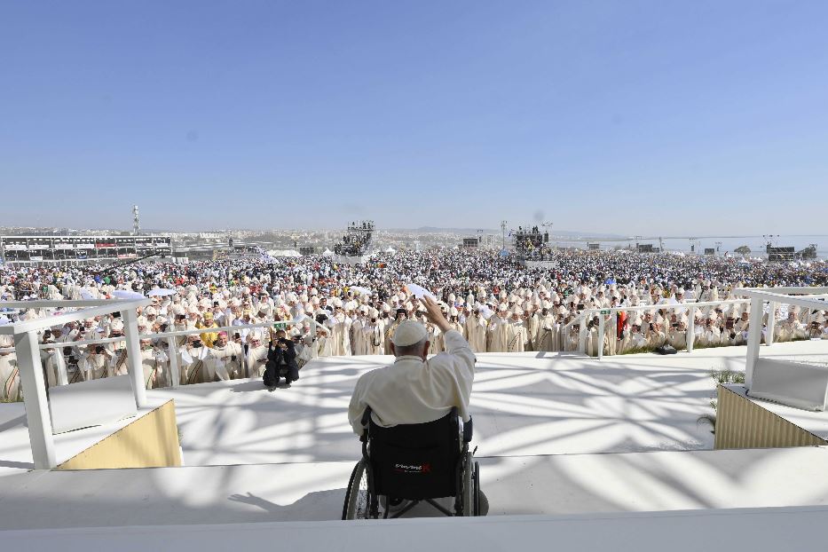 Risuona ancora l'invito del Papa da Lisbona: «Todos, todos, todos»