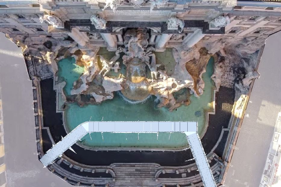 Veduta aerea della Fontana di Trevi con il progetto della passerella per la visita durante la cantierizzazione