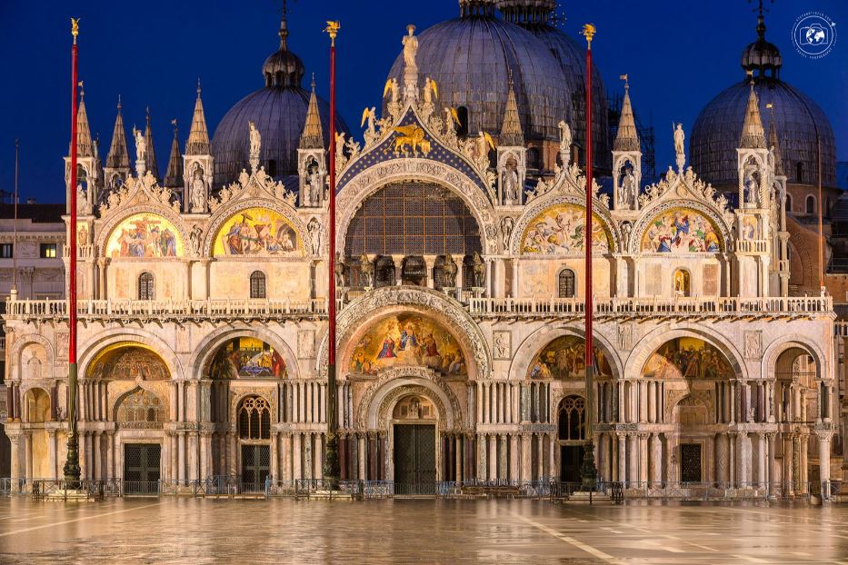 Venezia, la basilica di San Marco di fronte a una piazza vuota - © Stefano Tiozzo